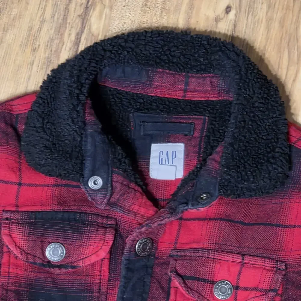 Gap Kids Sherpa Lined Flannel Jacket Red Black Plaid Size S 6-7 Boys Girls